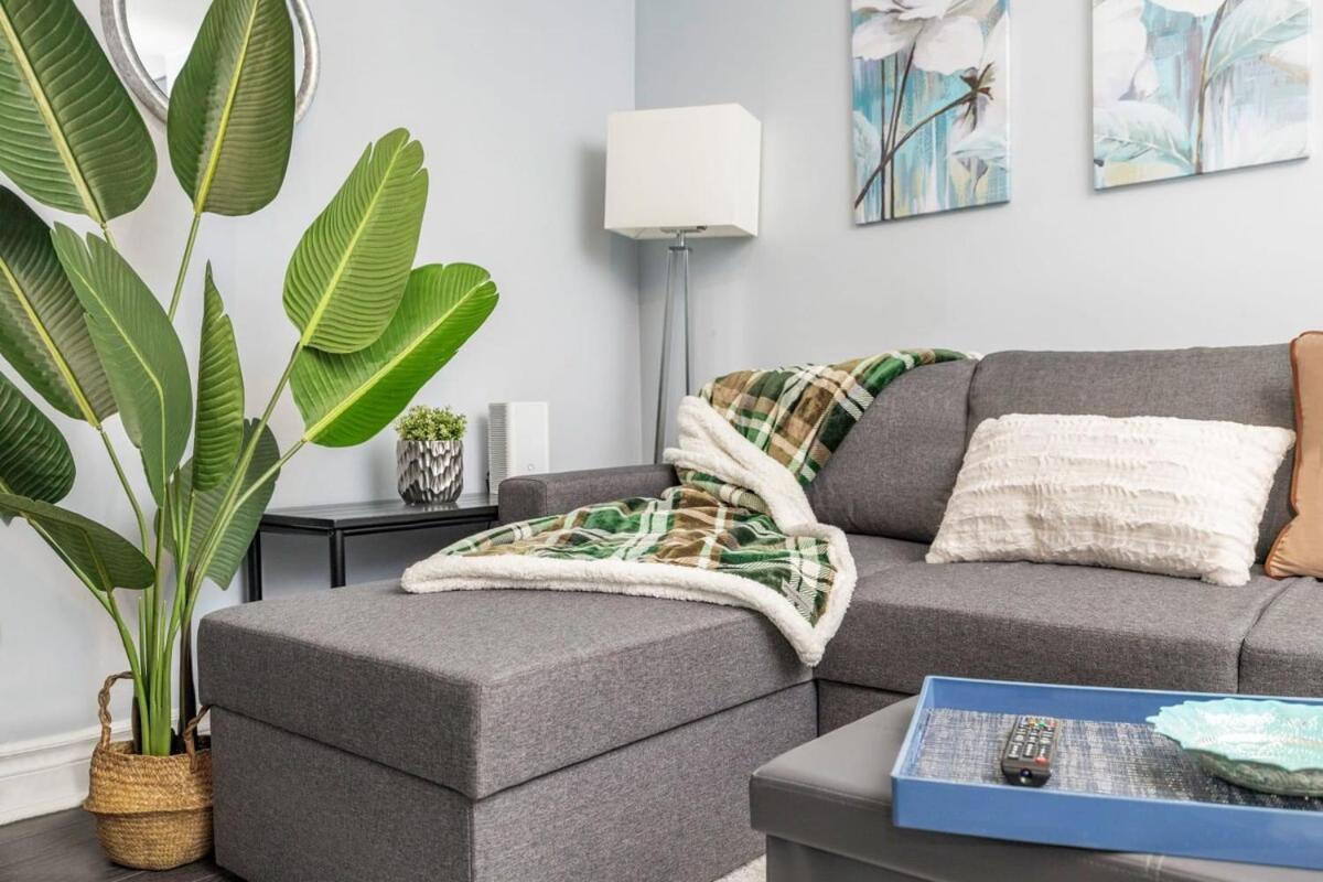 Pet-Friendly Home - Near Chinatown & Little Italy 오타와 외부 사진