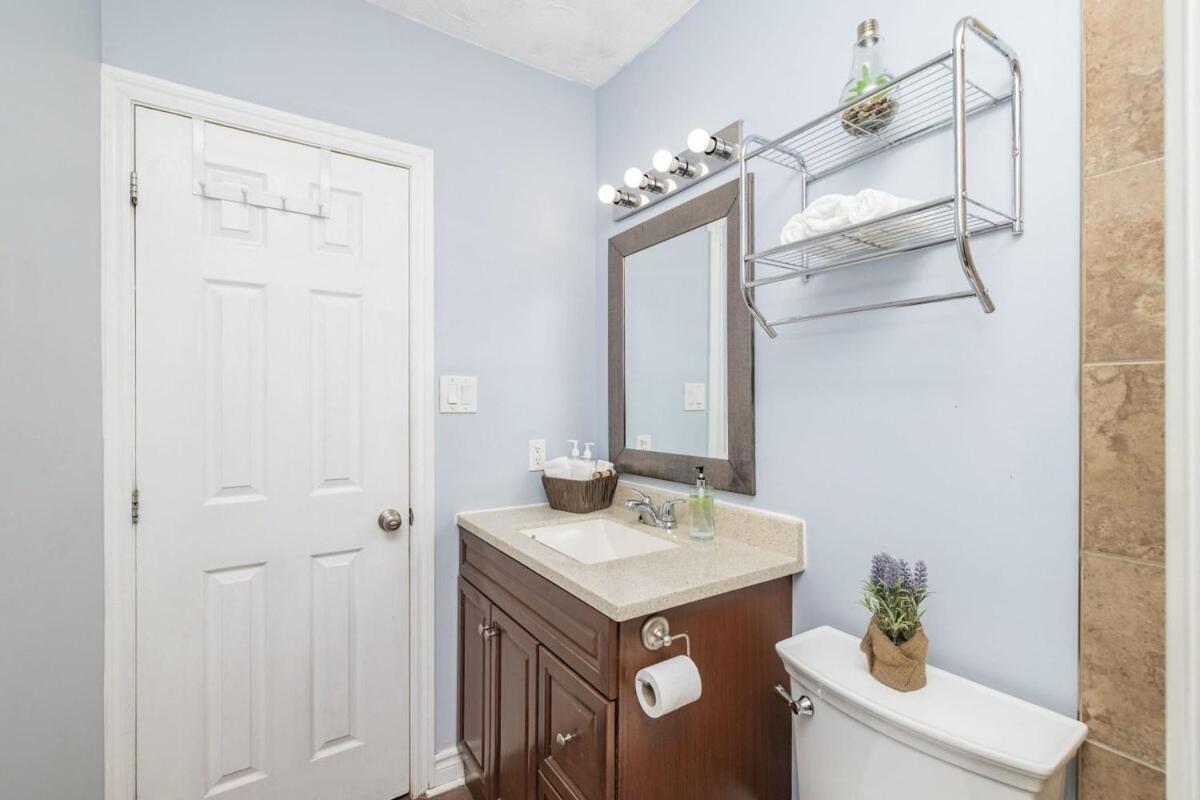 Pet-Friendly Home - Near Chinatown & Little Italy 오타와 외부 사진